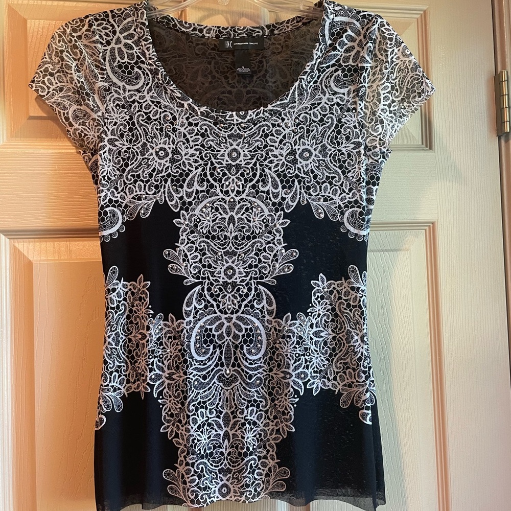INC International Concepts Black & White Short Sleeve Sequined Top, Size‎ Small